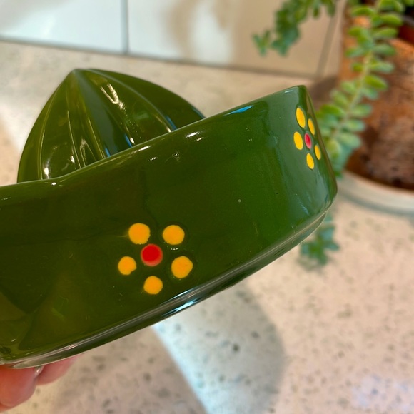 ***SOLD***Green Ceramic Juicer with Yellow Flowers - Picture 8 of 9